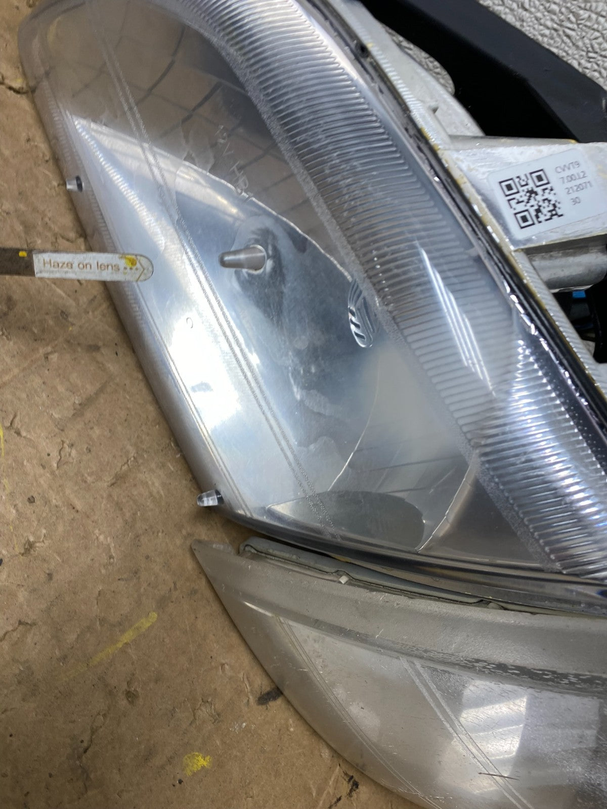 1997 to 2005 Chevrolet Venture Montana Left+Right Headlights V8297 DW9