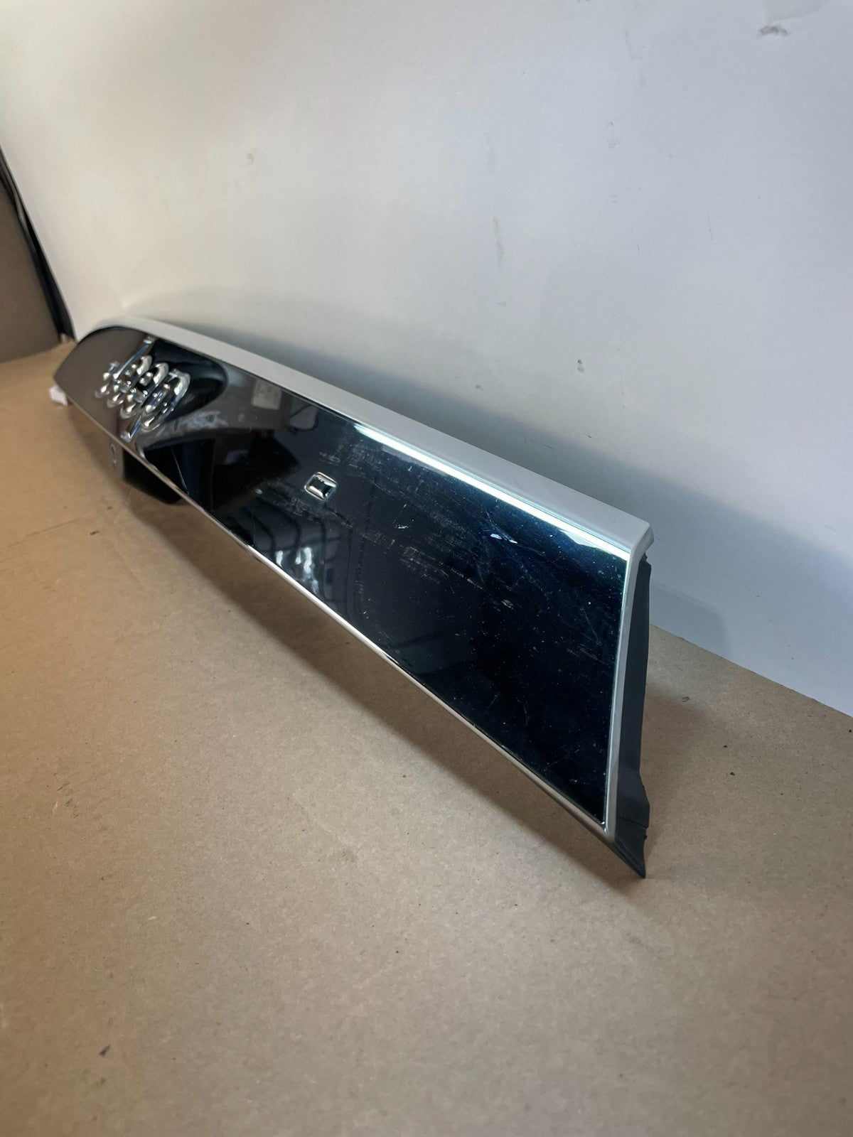 2011-2013 Jeep Grand Cherokee Liftgate Garnish Molding Trim W/ Camera AG1009 DG1