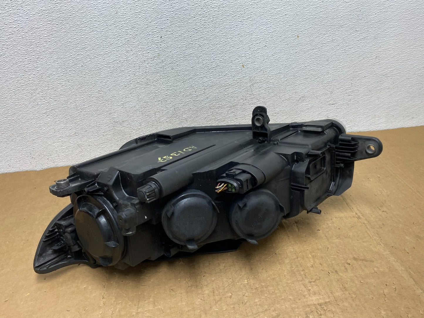 2009 to 2012 Volkswagen CC Right Passenger RH Headlight Halogen AD1387 DW5
