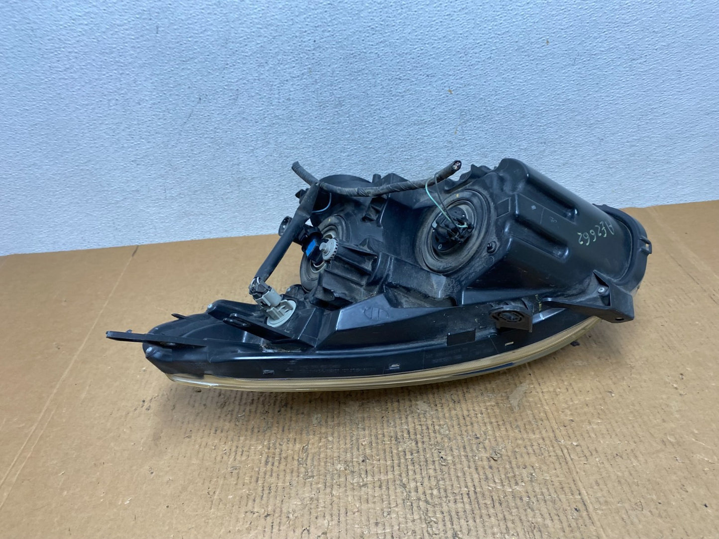 2009-2013 Nissan Rogue Right Passenger Halogen Headlight AE2662 DW6