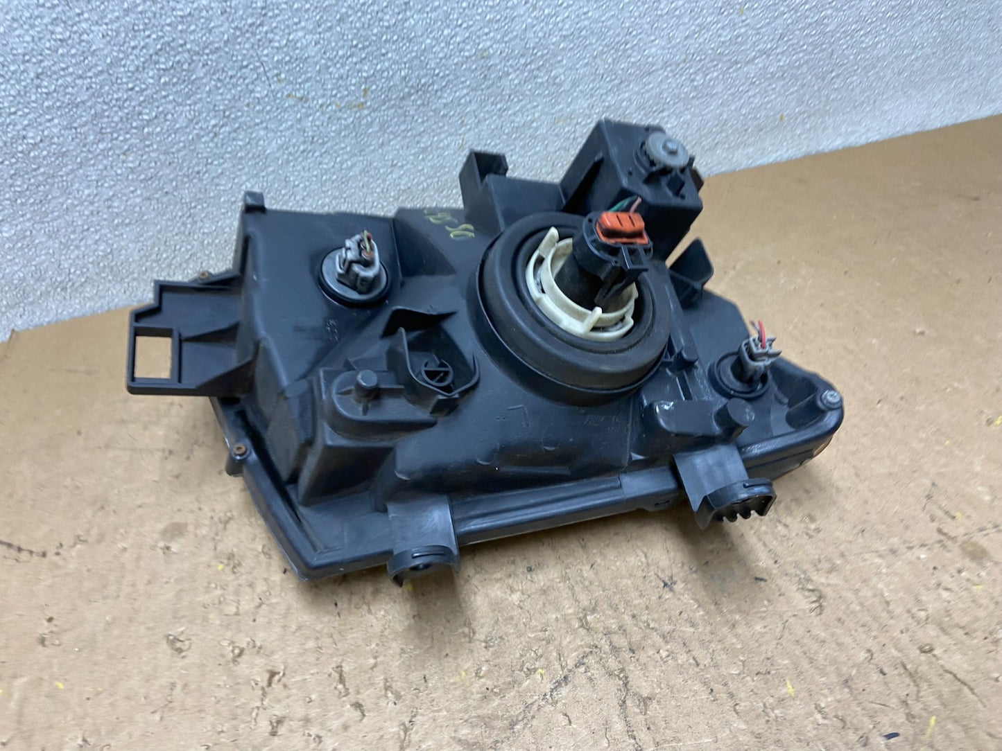 2005 - 2015 Nissan Xterra Driver Left LH Side Headlight Z9550 DW5