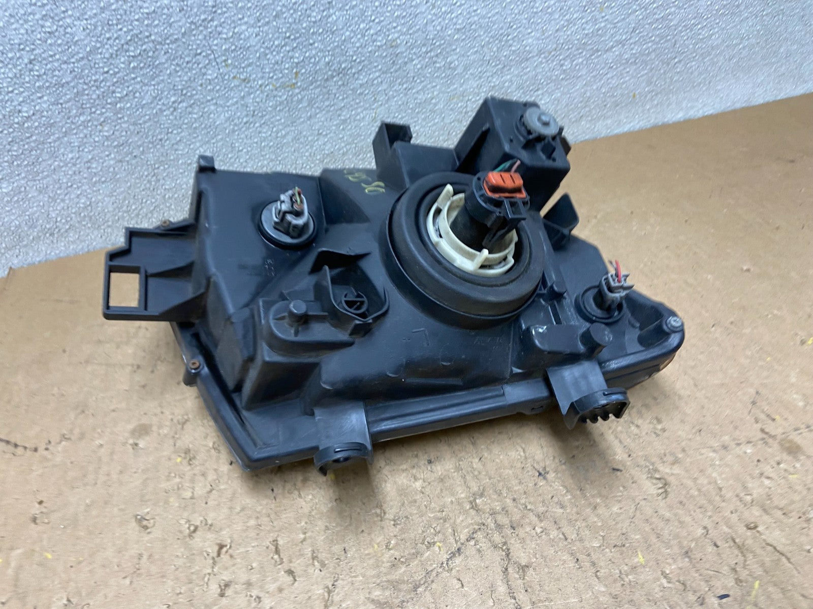 2005 - 2015 Nissan Xterra Driver Left LH Side Headlight Z9550 DW5
