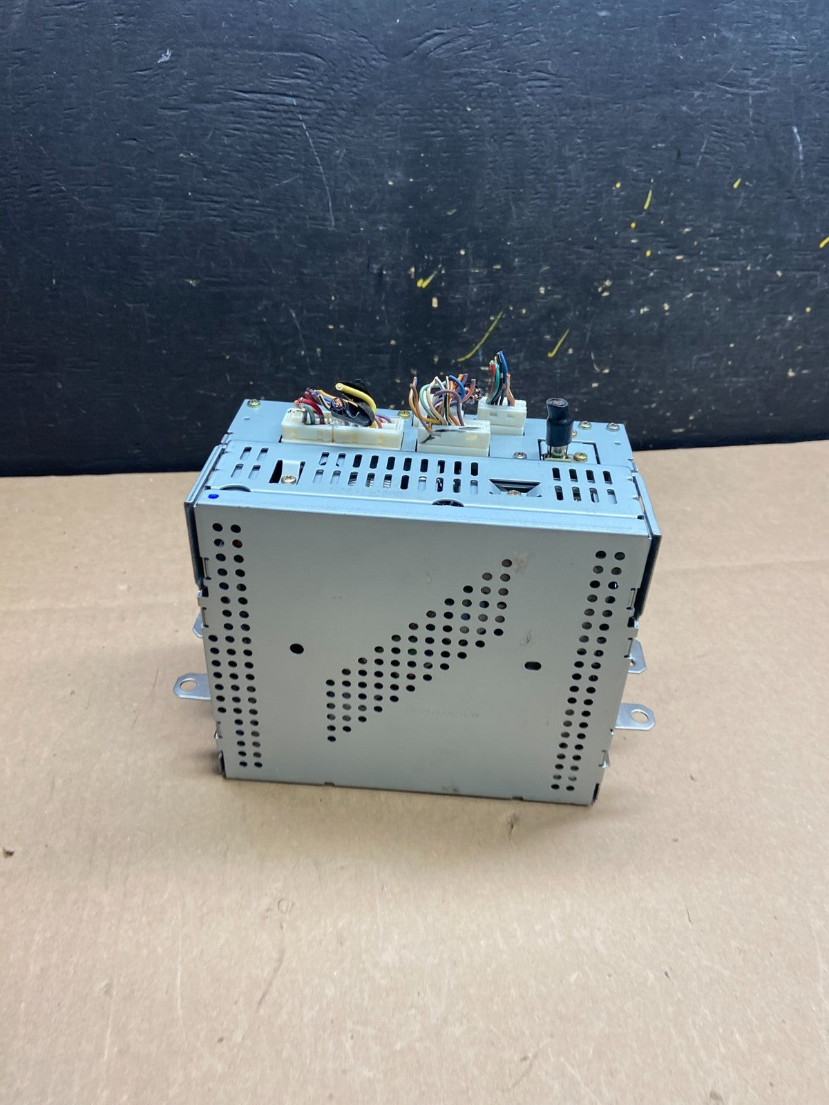2004 to 2005 Nissan Titan Am Fm Cd Player Radio Receiver T4333 DG4