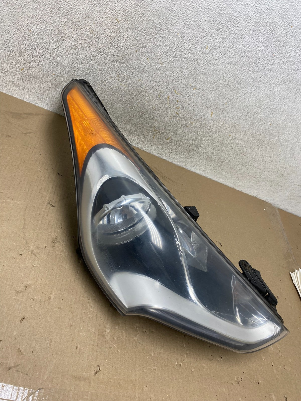 2012 - 2017 Hyundai Veloster Right Passenger RH Halogen Headlight AH6826 DW1