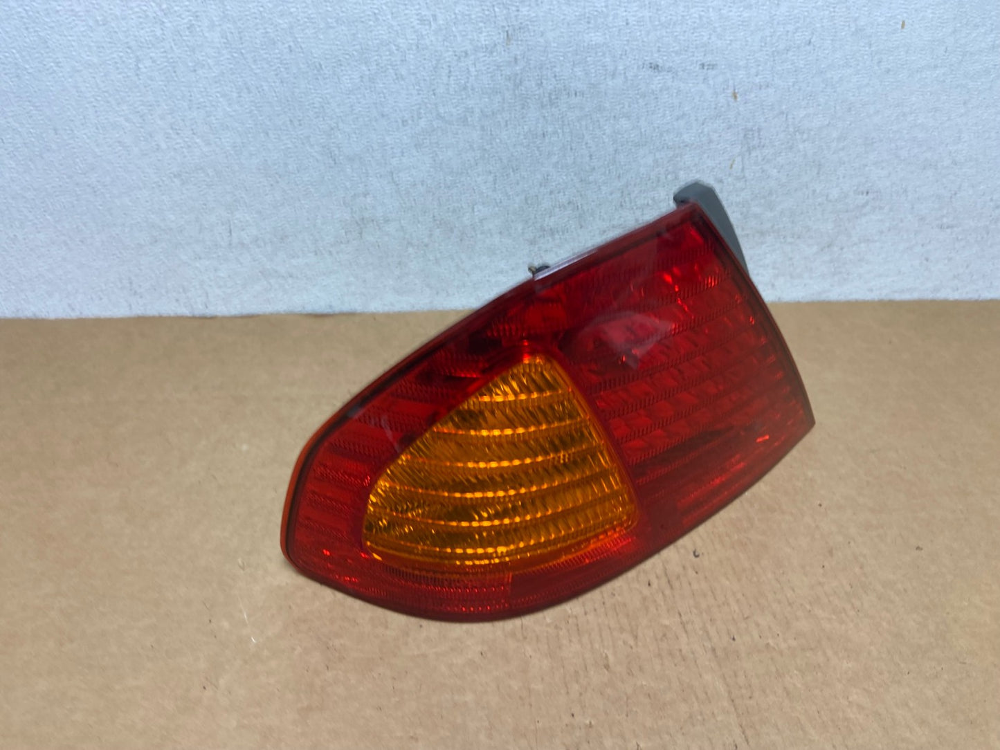 2000 2001 2002 Toyota Avalon Left Driver Side Tail Light AC3854 LK2