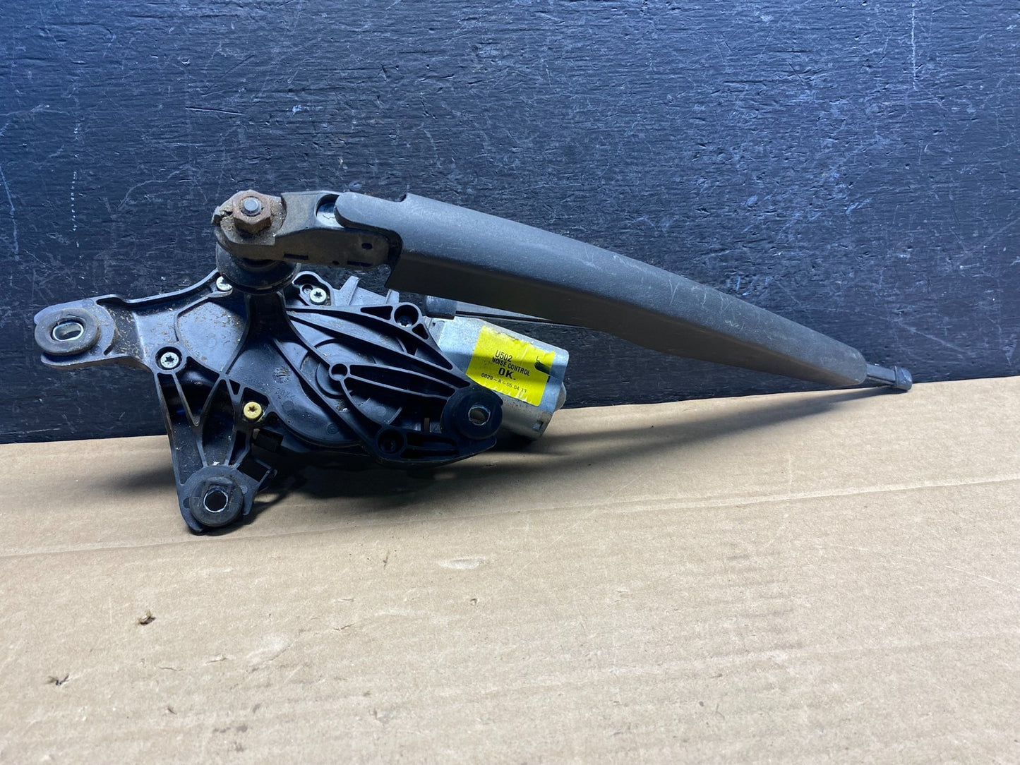 2011 to 2019 Ford Explorer Rear Windshield Wiper Motor AE8214 DG0