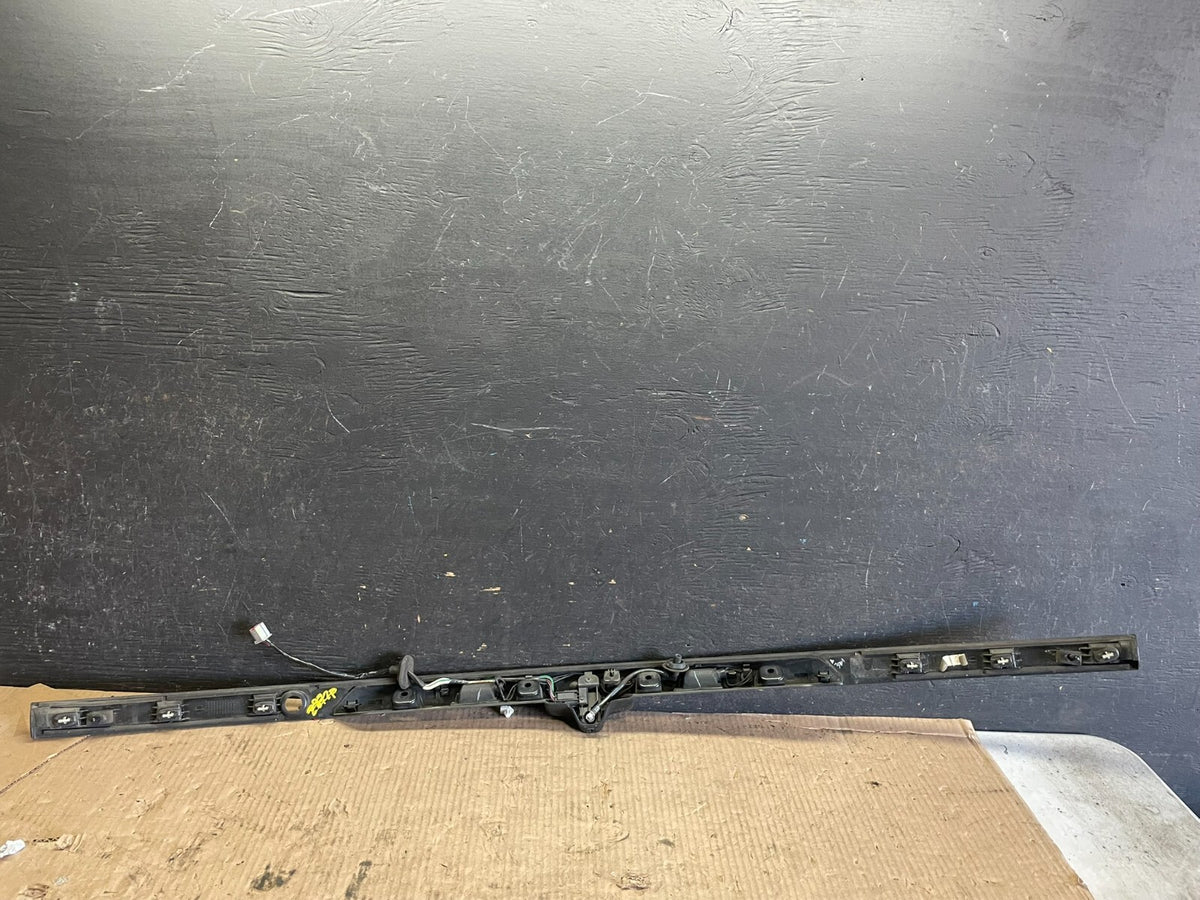 2016 - 2019 Ford Explorer Interceptor Rear Tailgate Molding With Camera M2940 DG7