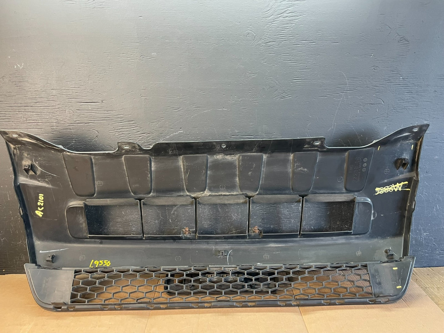 2009 2010 2011 Honda Pilot Front Lower Bumper Cover Grill Grille AC2101 DG3