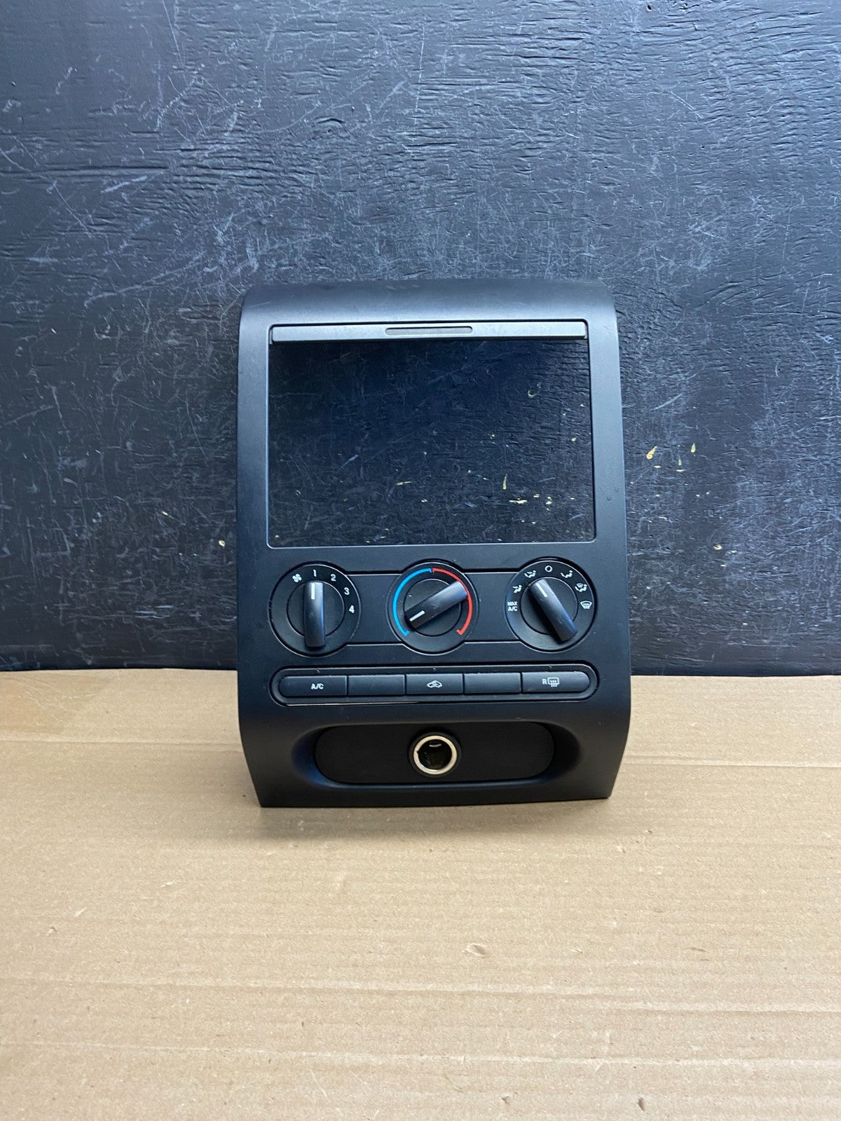 2004 to 2008 Ford F150 Radio Climate Dash Bezel Surround Black ag5067 DG0