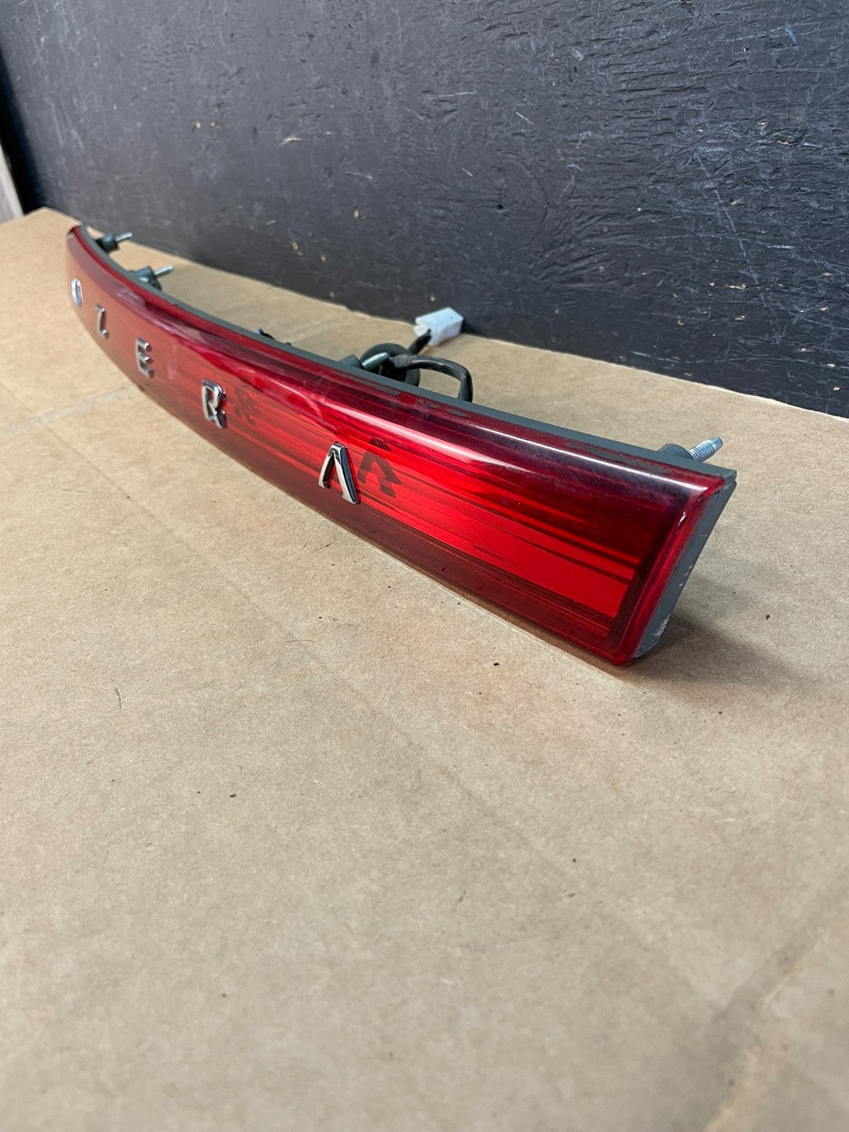 2006 to 2009 Hyundai Azera Trunk Center Tail Light License W/Emblem AE0853 DG1