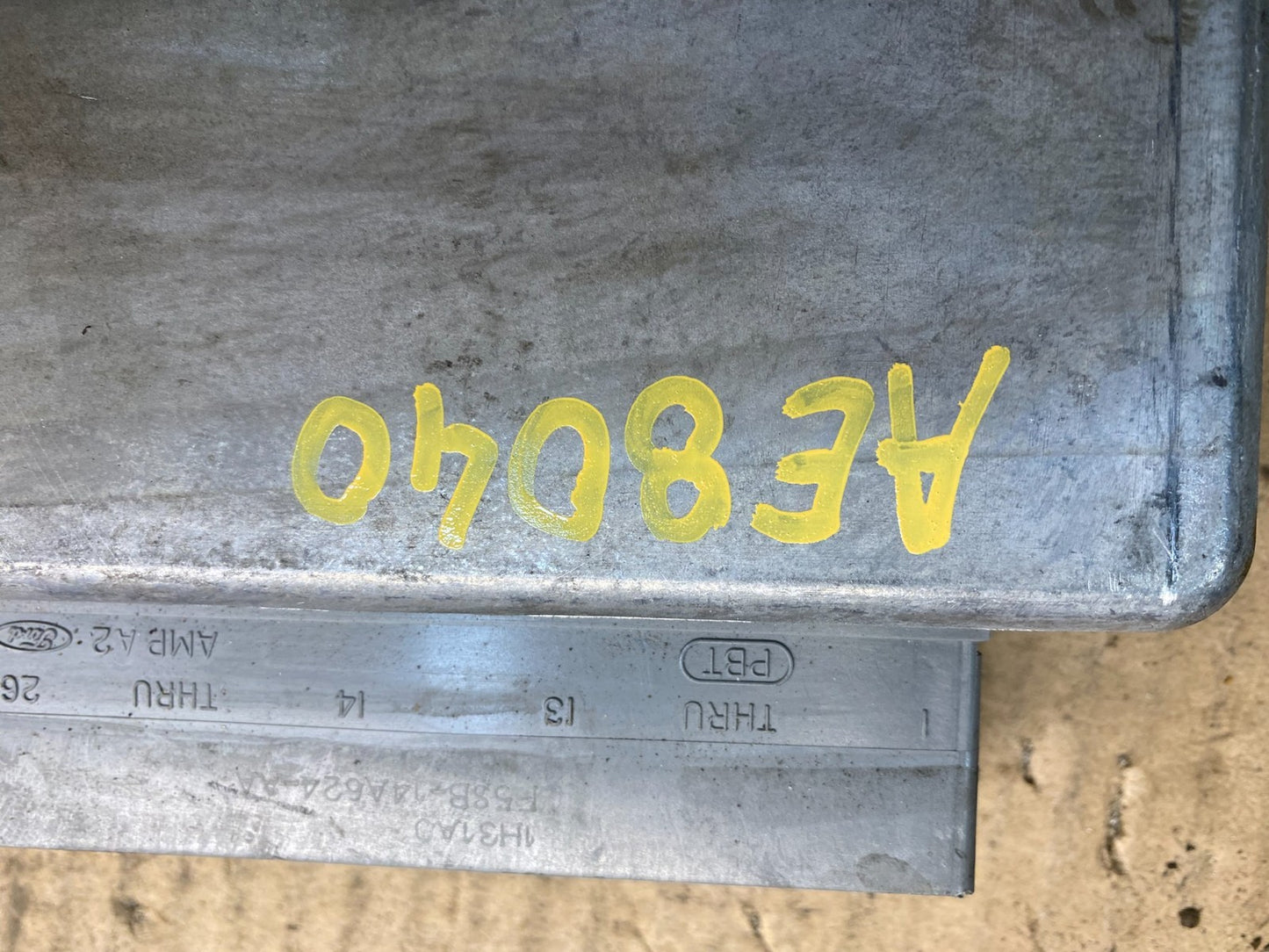 2002 Ford Expedition Engine Control Computer Module ECM ECU AE8040 DG3