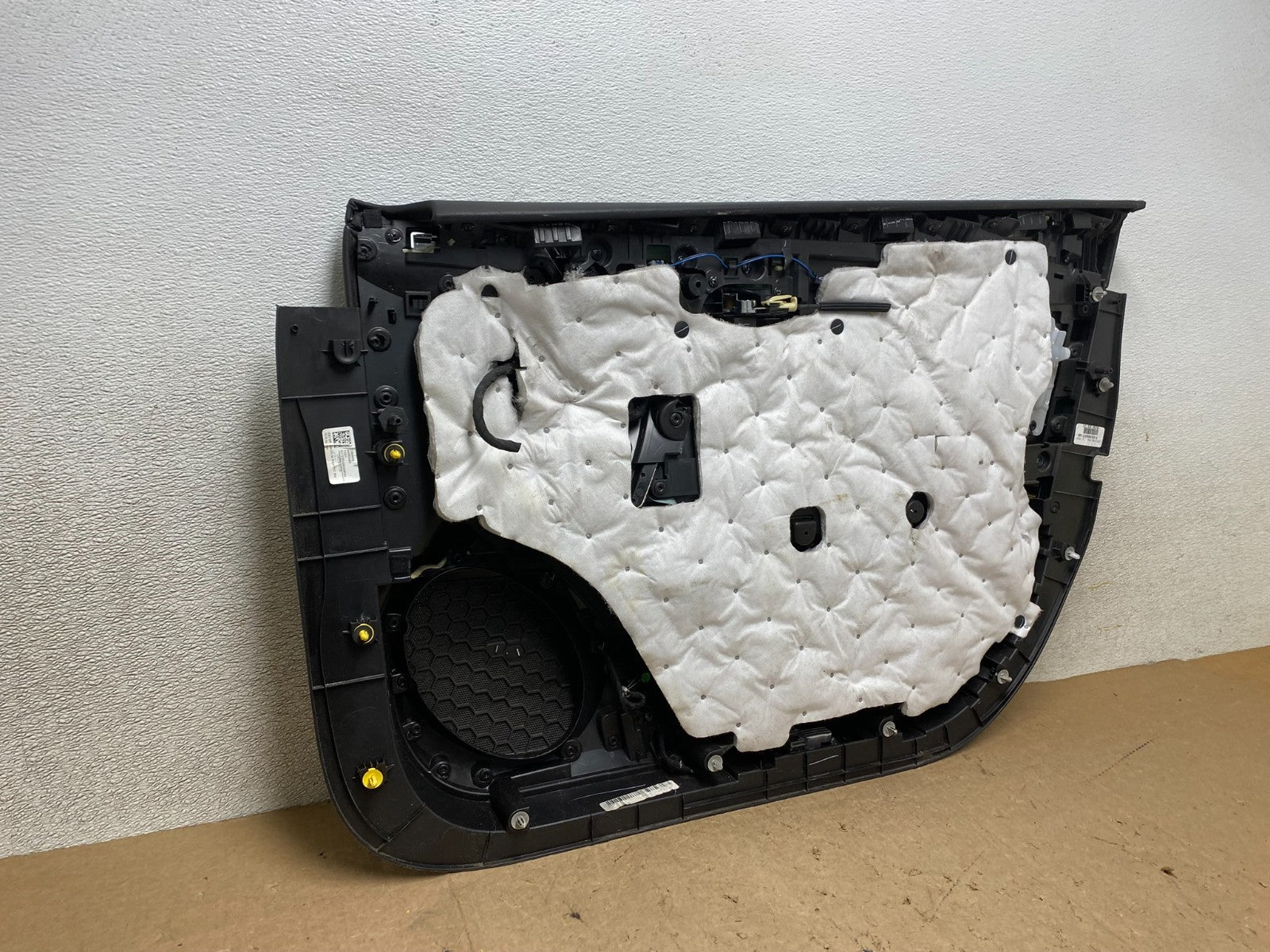 2013 to 2016 Cadillac XTS Left Driver LH Side Front Door Panel Cover w9208 DG8