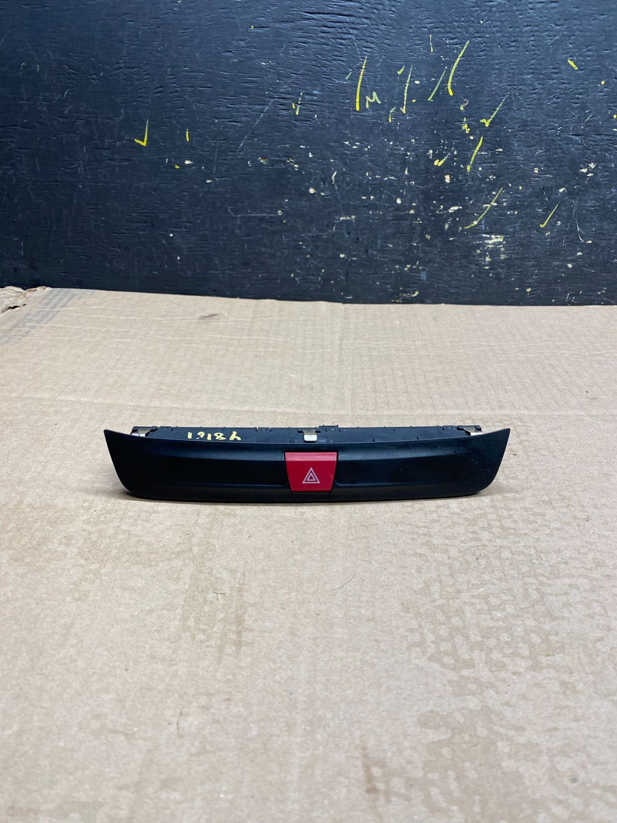 2015 to 2018 Jeep Renegade Center Console Hazard Emergency Light Switch Y8161 DG0