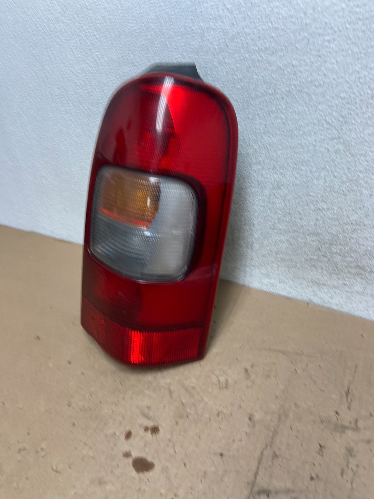 1997 - 2005 Pontiac Montana / Venture Right Passenger Tail Light AG5589 DW0