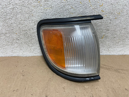 1996-1998 Nissan Pathfinder Right Passenger RH Turn Signal AH6918 LK0