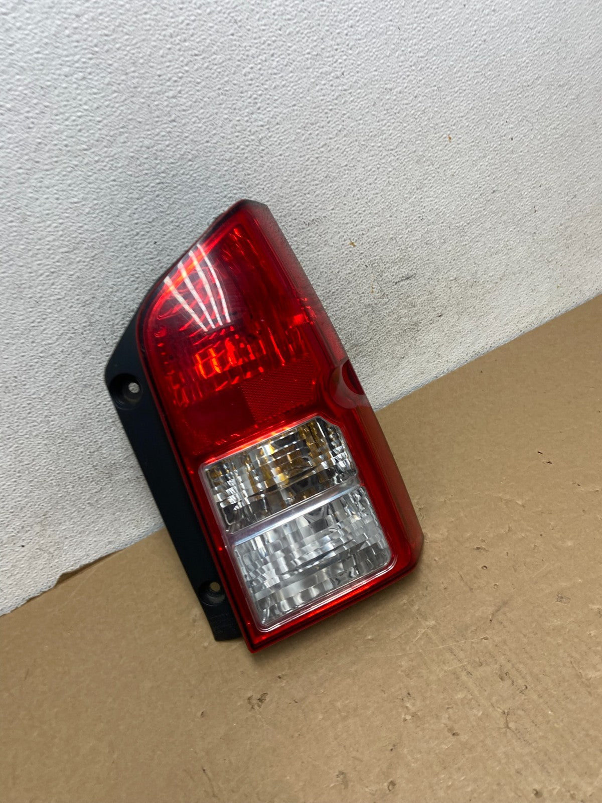 2005 to 2012 Nissan Pathfinder Right Passenger RH Side Tail Light AF7340 DW2