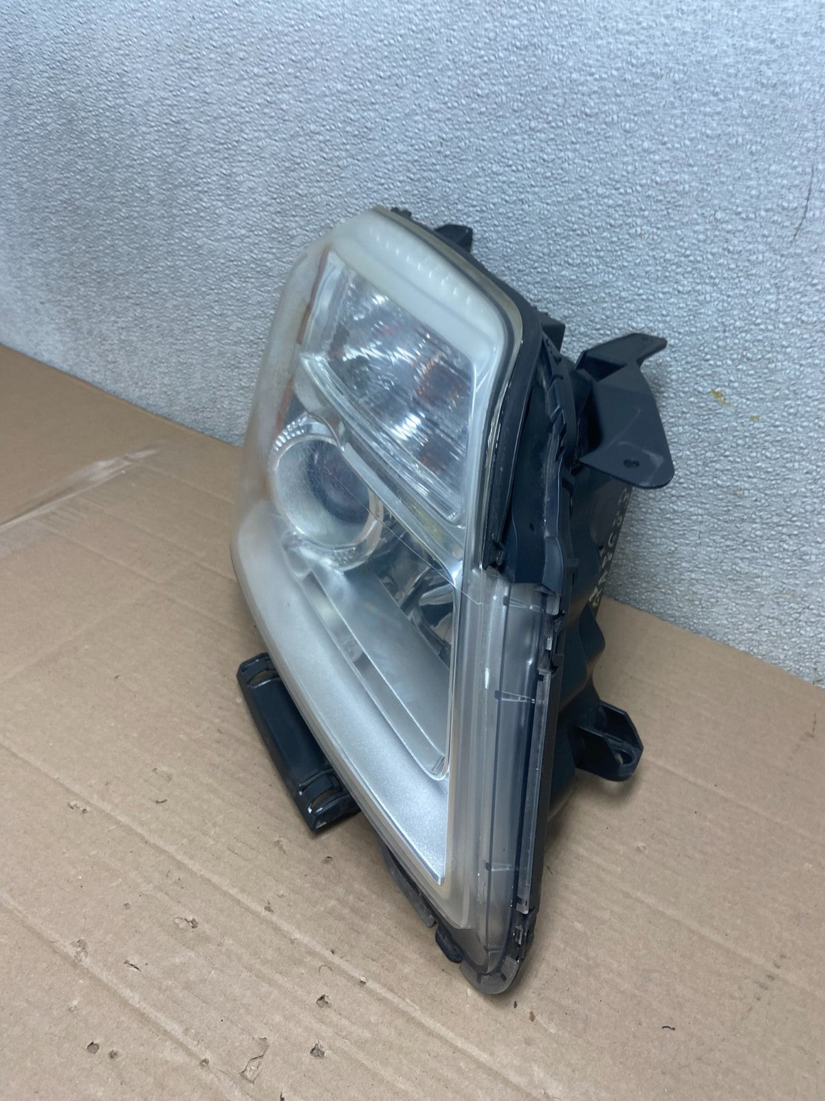2010 to 2015 GMC Terrain Halogen Passenger Right Rh Side Headlight Oem AA8683 DW1