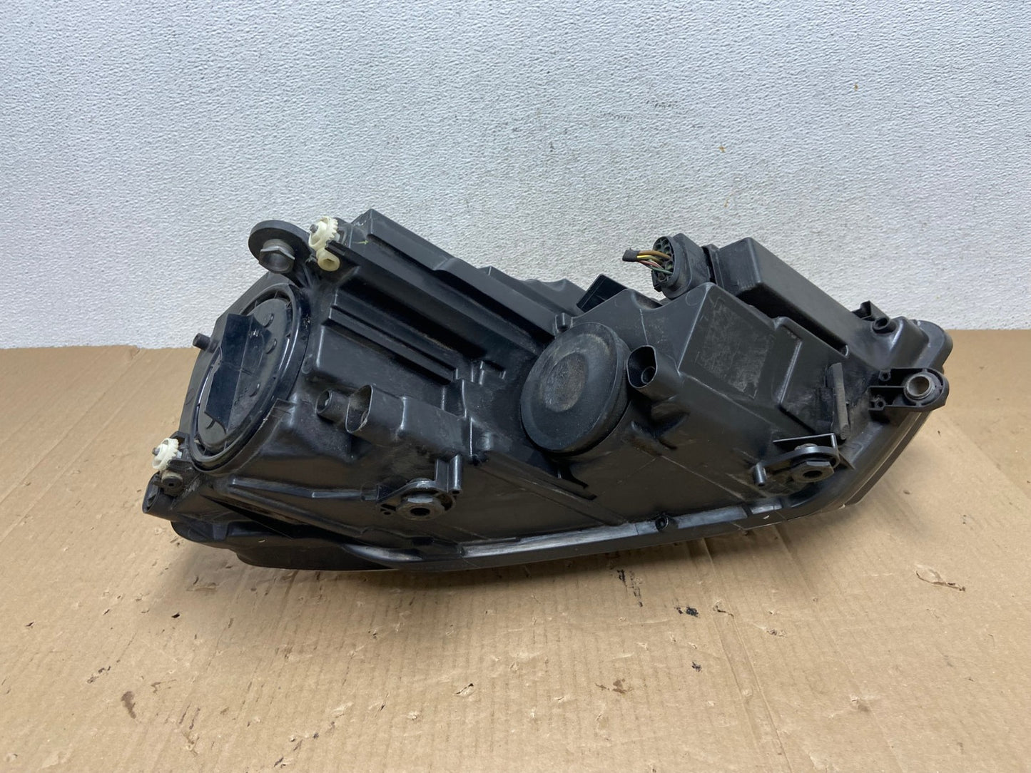 2011 to 2014 Volkswagen Jetta Right Passenger RH Headlight Halogen AE9002 LK5