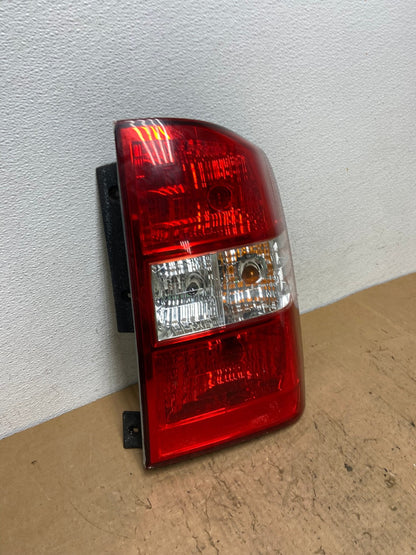 2006 to 2011 Kia Carnival Right Passenger RH Side Tail Light AD0542 LK2