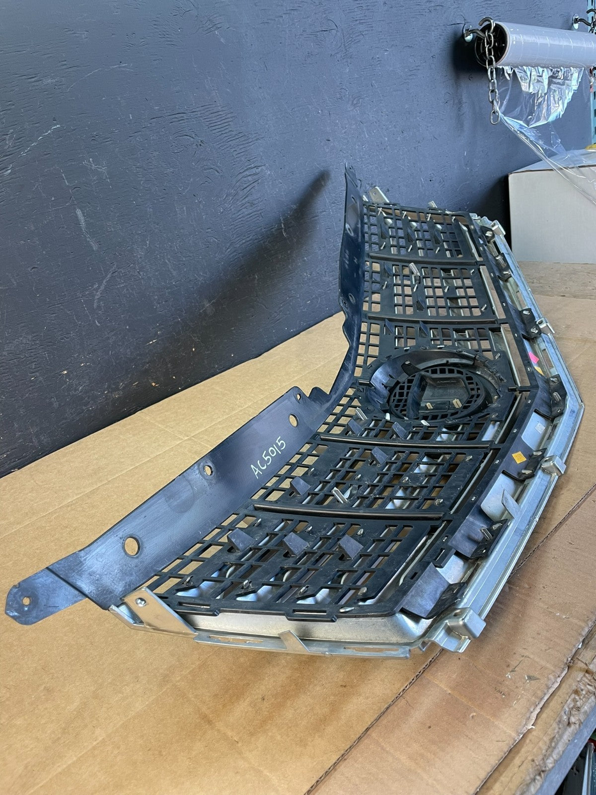2013 to 2016 Cadillac SRX Front Upper Grille Grill AC5015 DG4