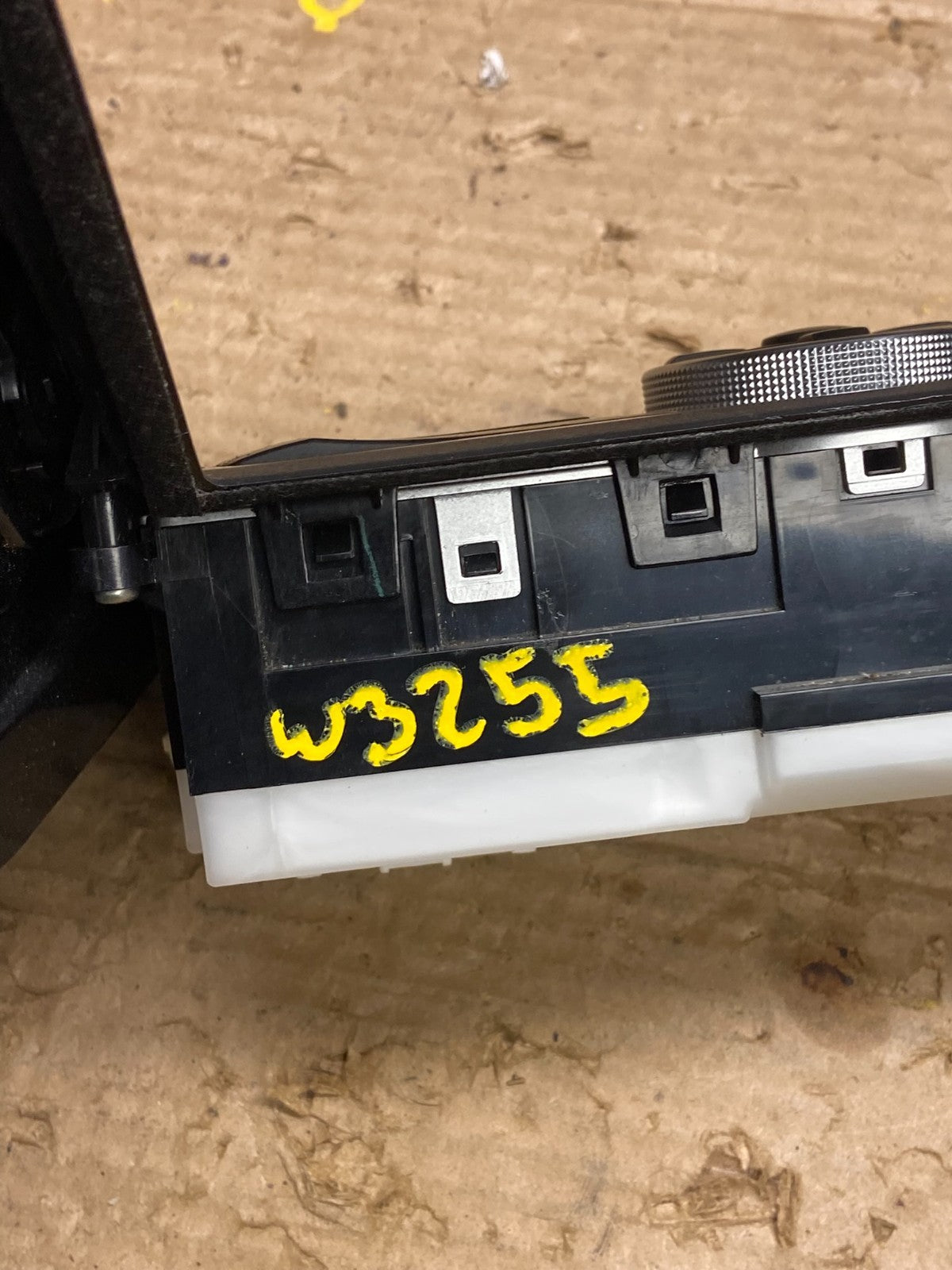 2010 to 2013 Infiniti G37 Radio Player Climate Control Panel Bezel W3255 DG6