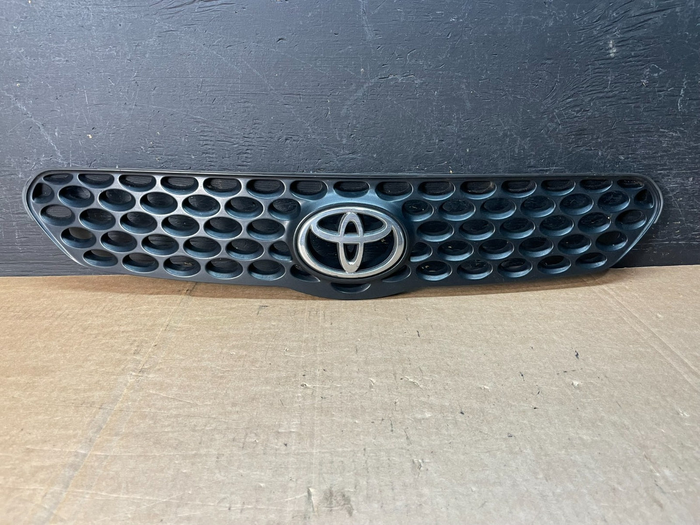 2003 to 2004 Toyota Matrix Front Upper Grill Grille AE8449 DG0