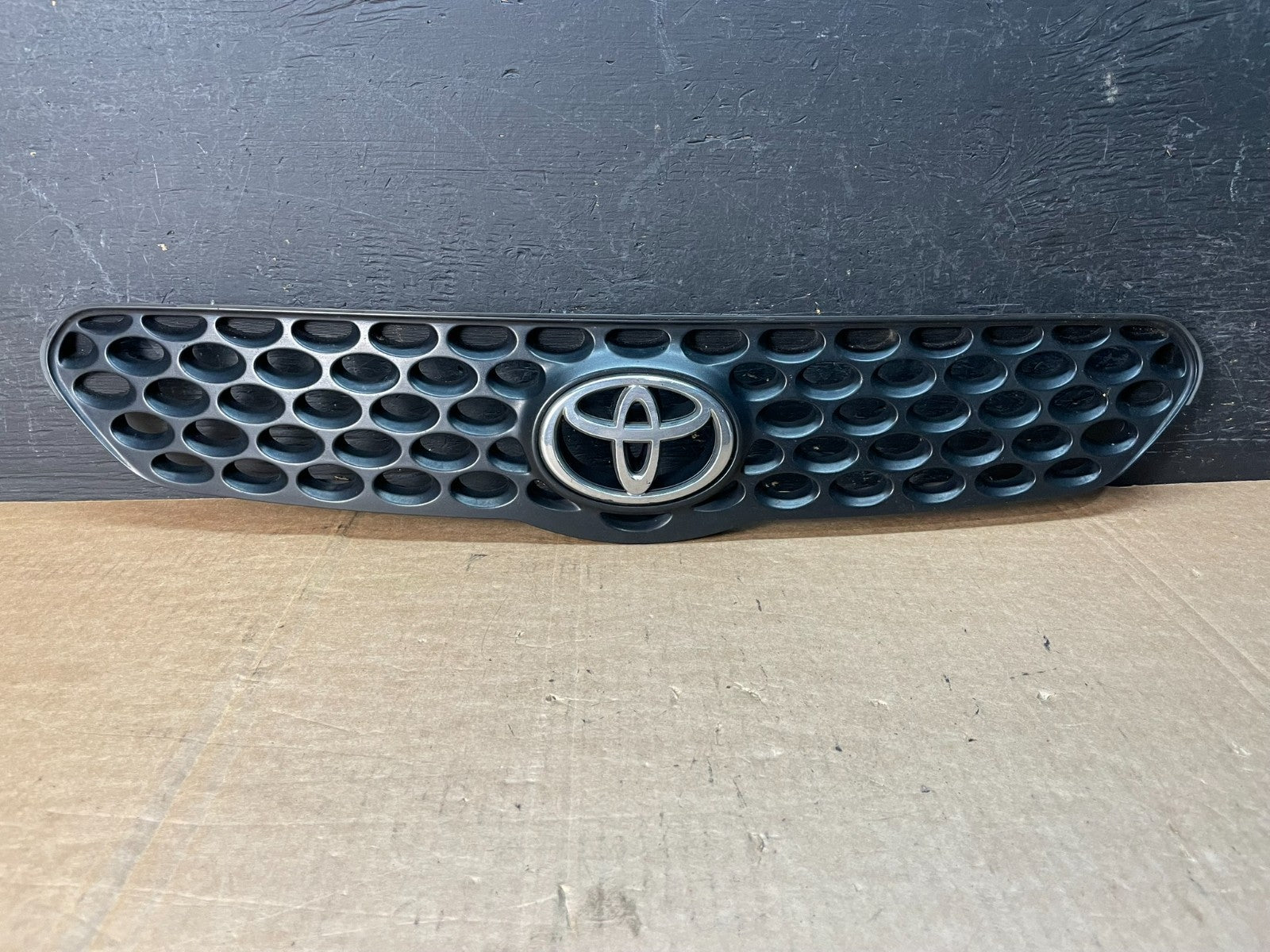 2003 to 2004 Toyota Matrix Front Upper Grill Grille AE8449 DG0