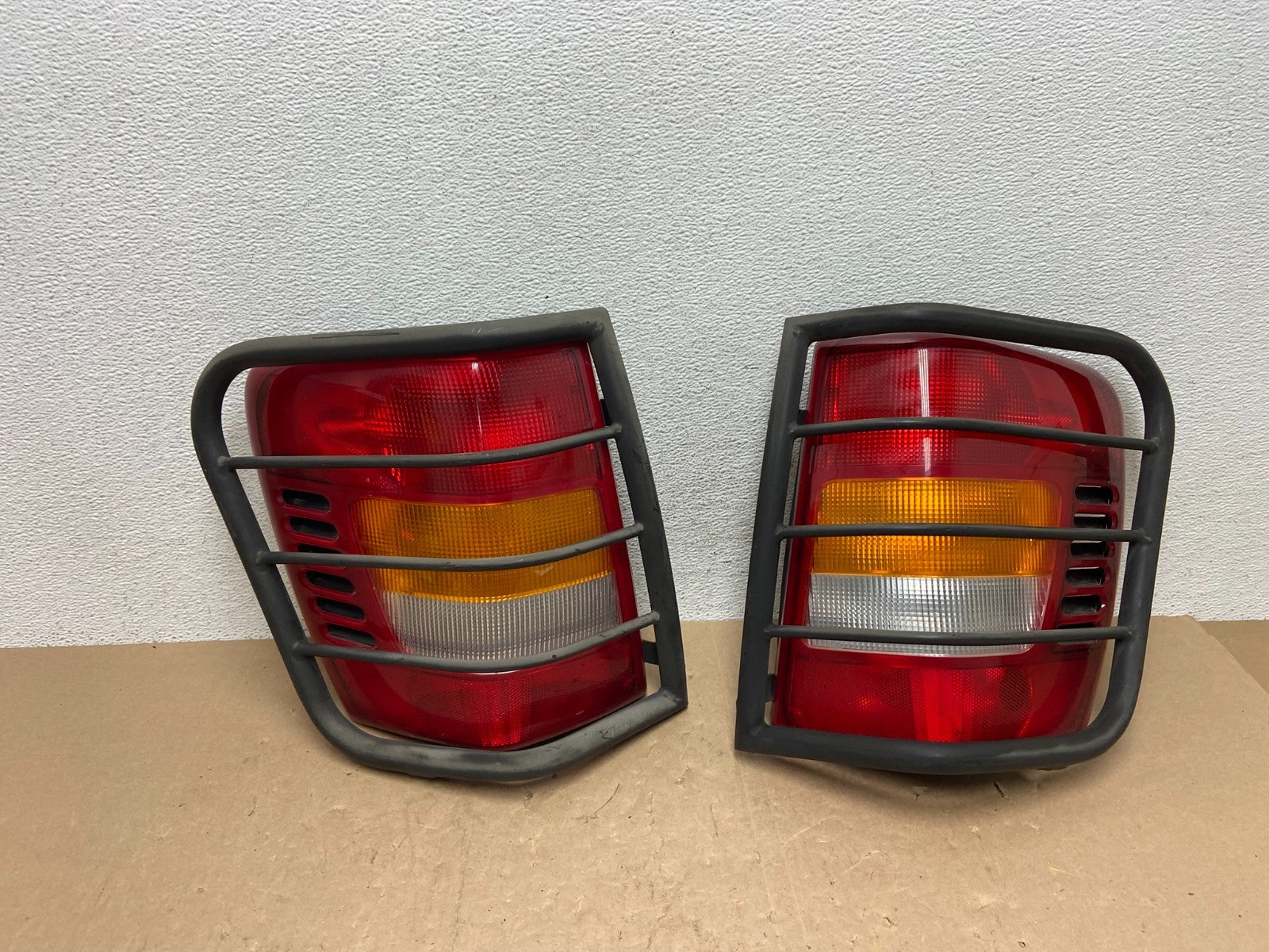 1999 - 2004 Jeep Grand Cherokee WJ Left+Right Side Set Tail Lights AE6785 DW0