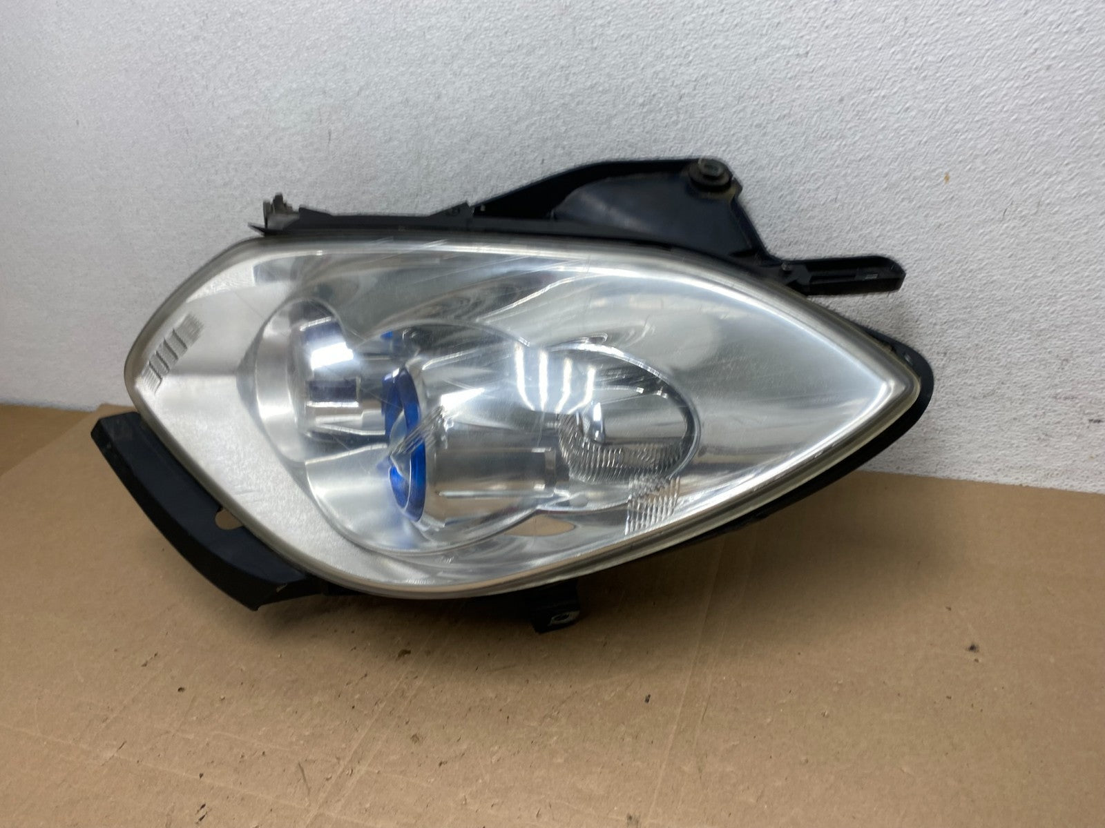 2008-2012 Buick Enclave Left Driver Headlight Xenon Hid One Ballast AE5944 DW1