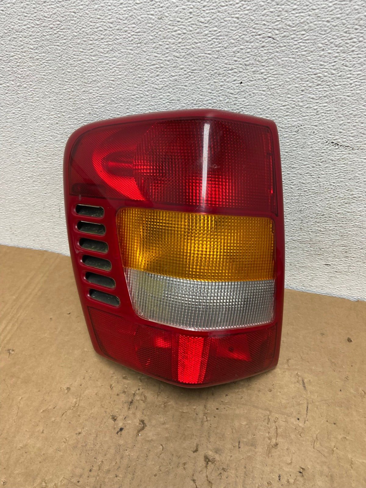 1999 - 2004 Jeep Grand Cherokee WJ Left Driver Lh Tail Light AD3097 LK0