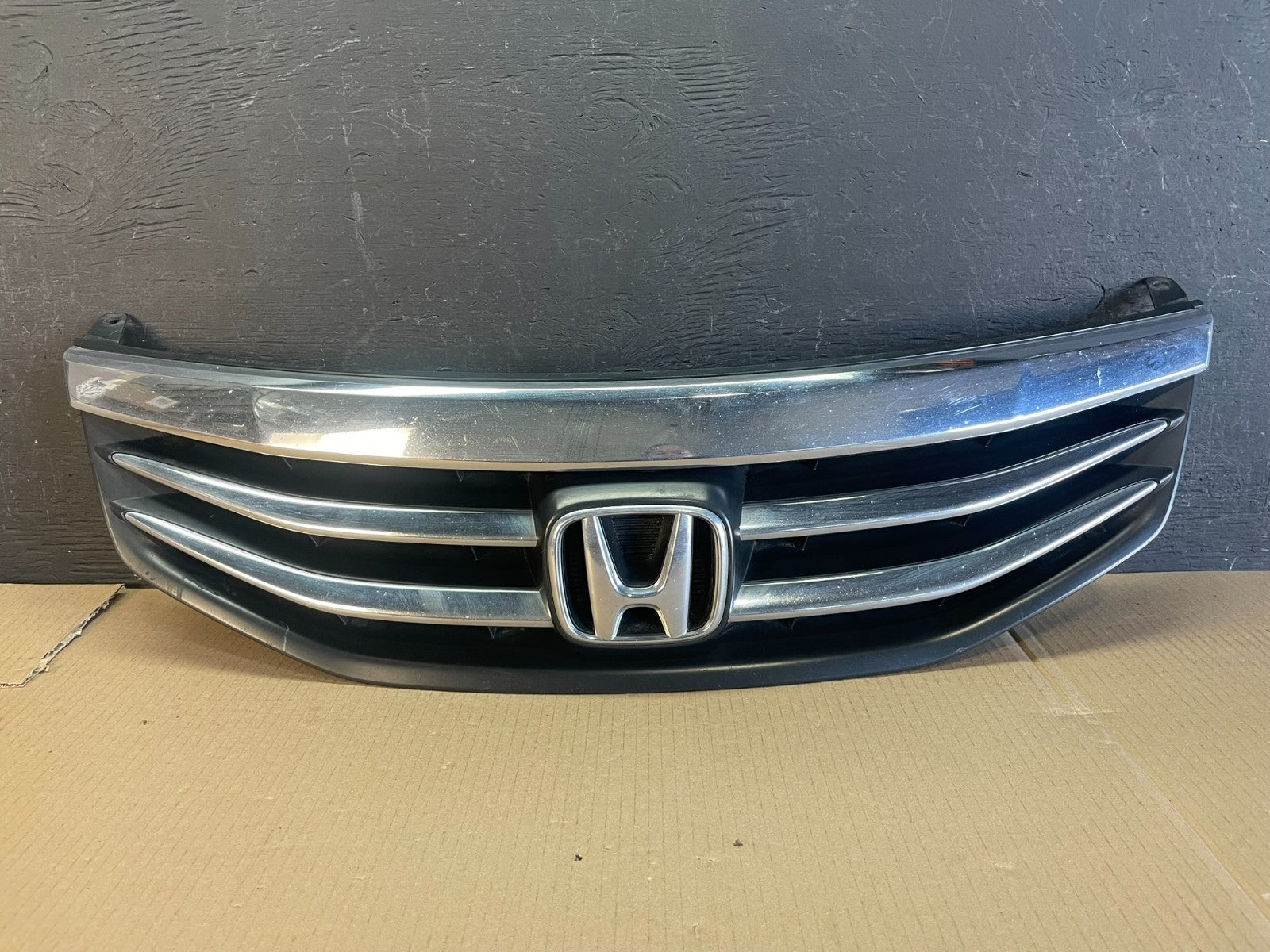 2011 to 2012 Honda Accord Sedan Front Upper Grill Grille AE3507 DG0
