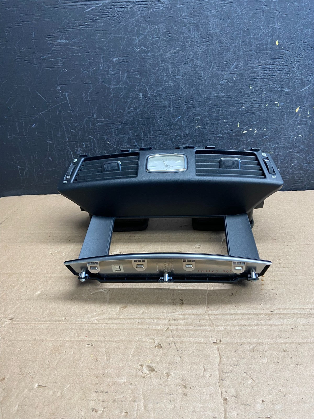 2011 2012 2013 Infiniti M37 Center Dash Radio Bezel W/ Vents Clock AF1976 DG3
