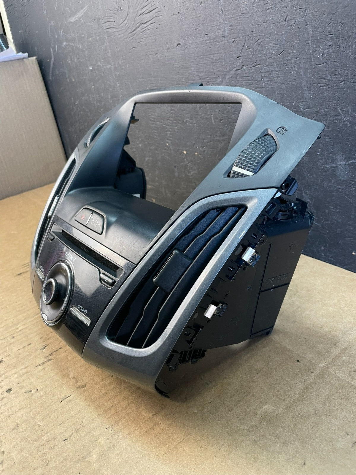 2012 to 2014 Ford Focus Radio Control Panel Trim w/ Bezel ac5199 DG2