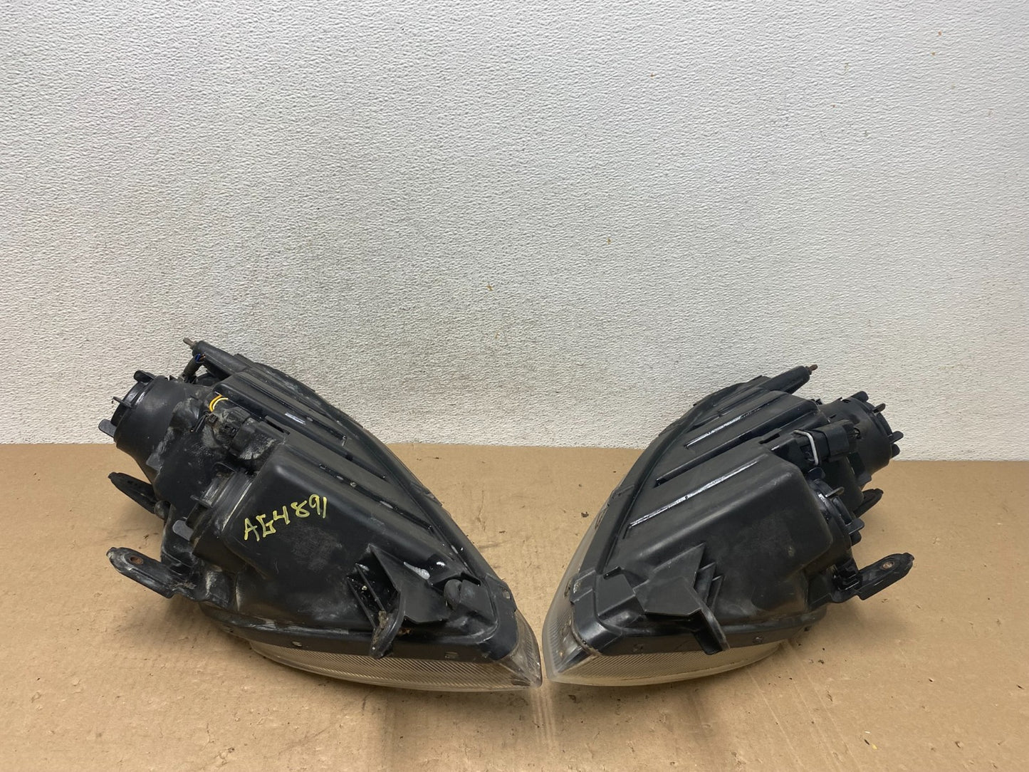 2003 to 2004 Hyundai Tiburon Left+Right Set Side Headlight AG4891 DG8