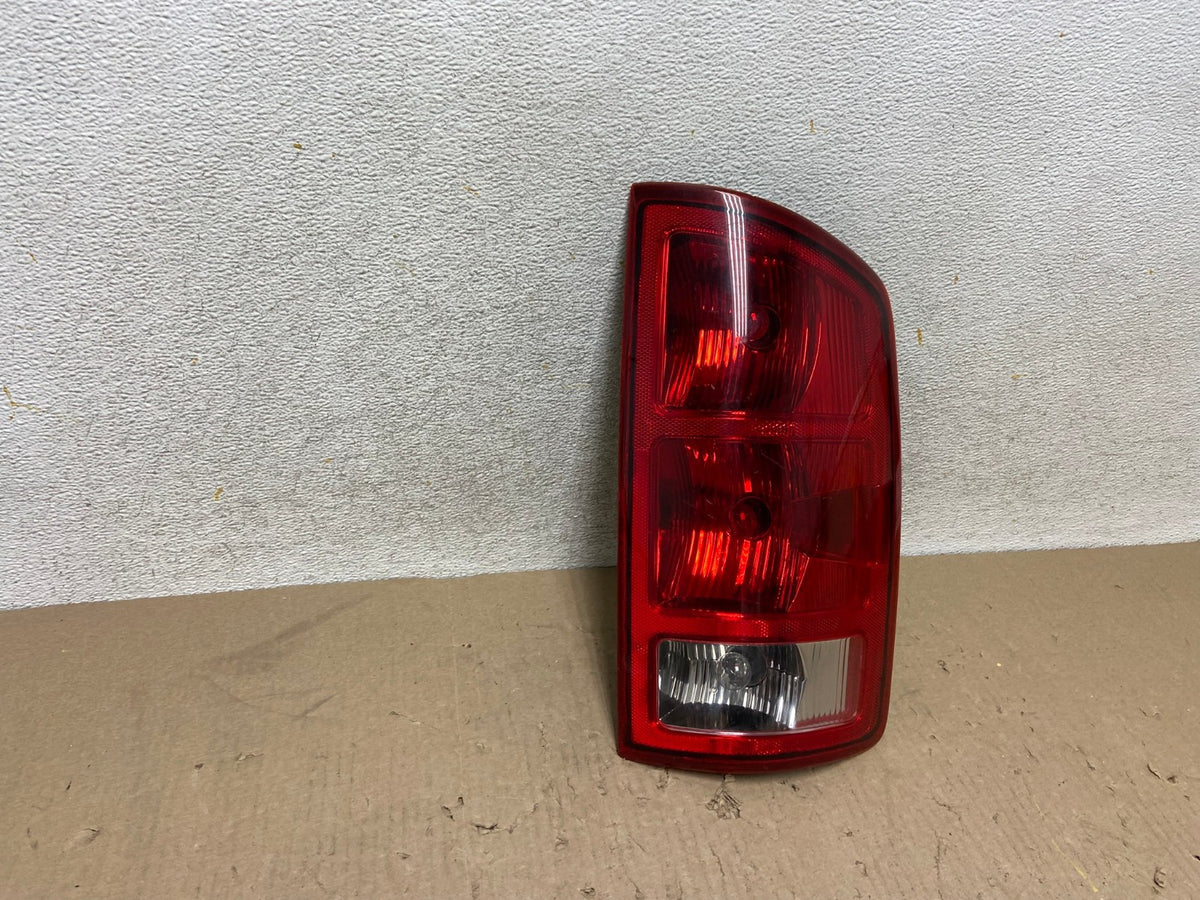 2002 to 2006 Dodge Ram 1500 Right passenger Rh side Tail Light DEPO AH7675 LK1