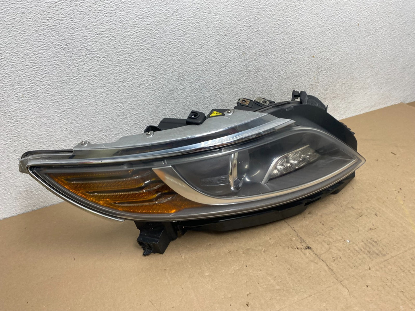 2013-2016 Lincoln Mks Right Passenger RH Xenon HID Headlight AE6863 DW2