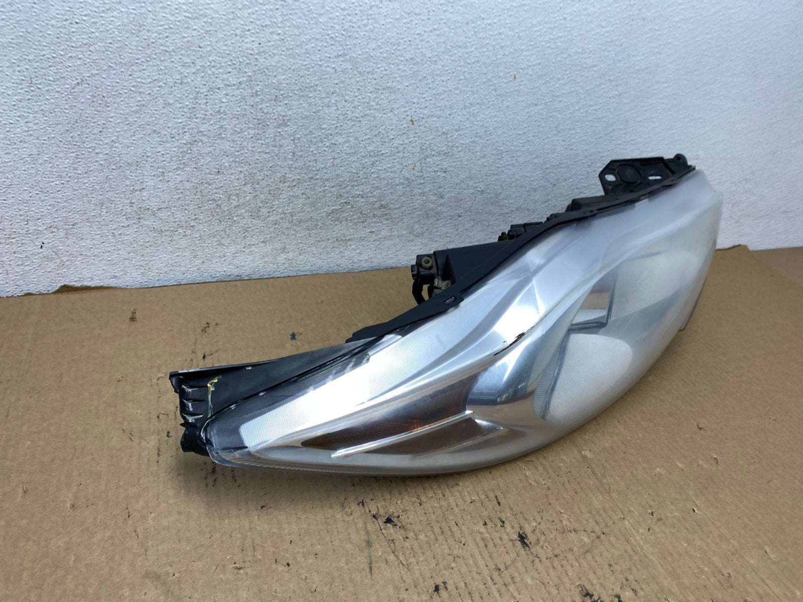 2011 2012 2013 Ford Fiesta Right Passenger RH Halogen Headlight AG2117 LK2