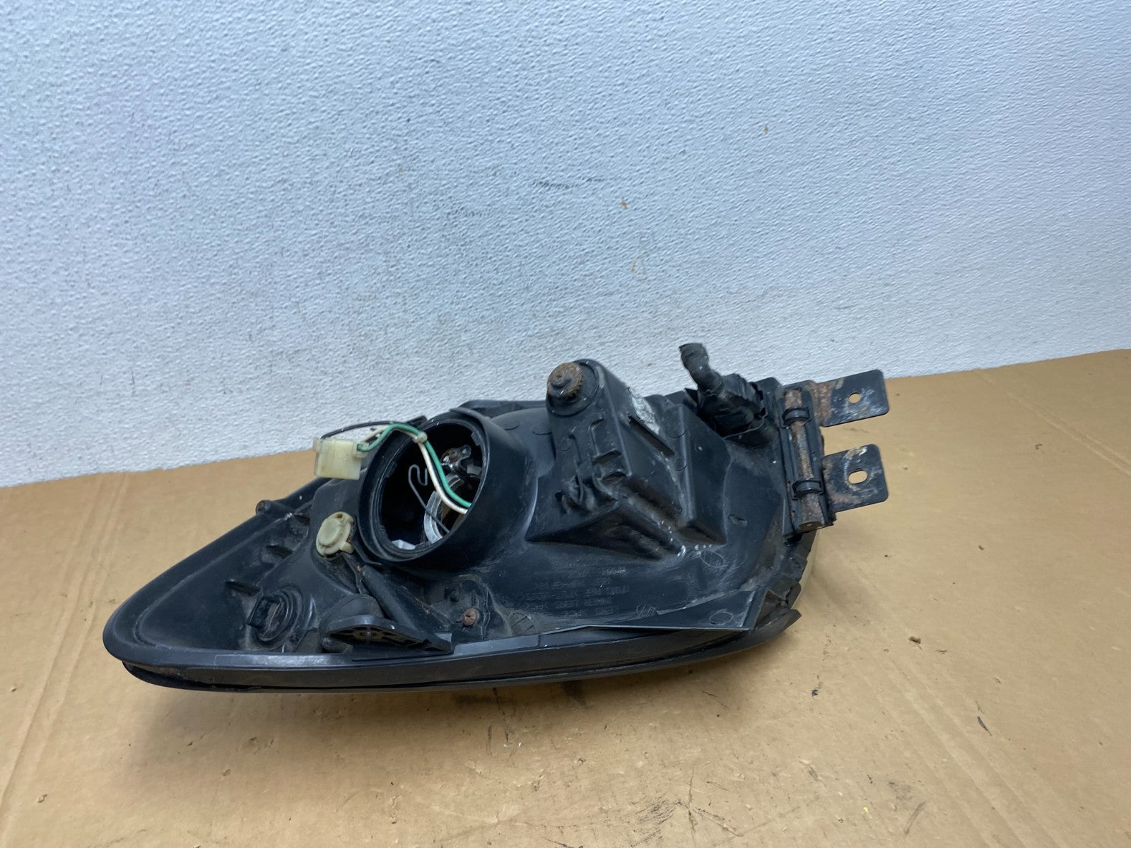 2005 to 2006 Kia Sportage Right Passenger RH Halogen Headlight AD2797 DW5