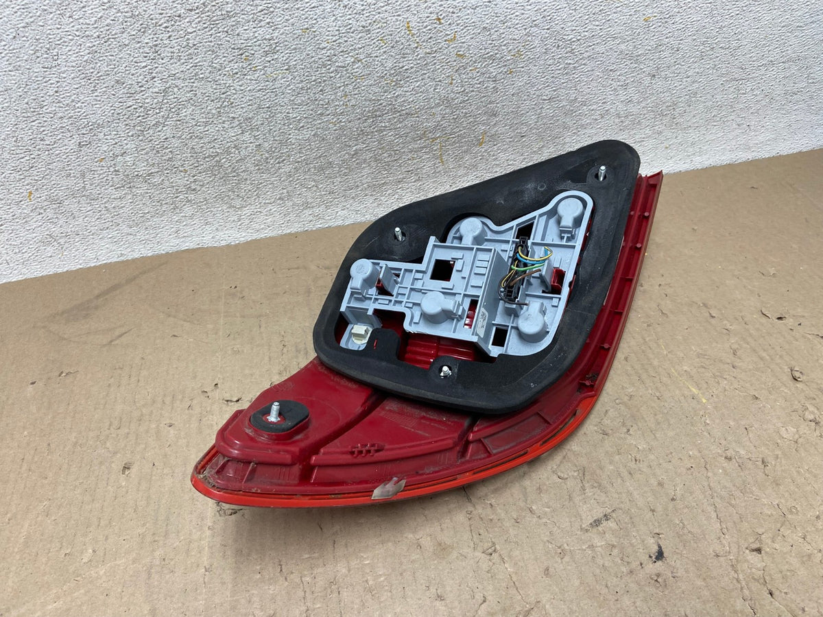 2008 2009 2010 2011 Mercedes C-Class Right Passenger Tail Light AH7678 LK5