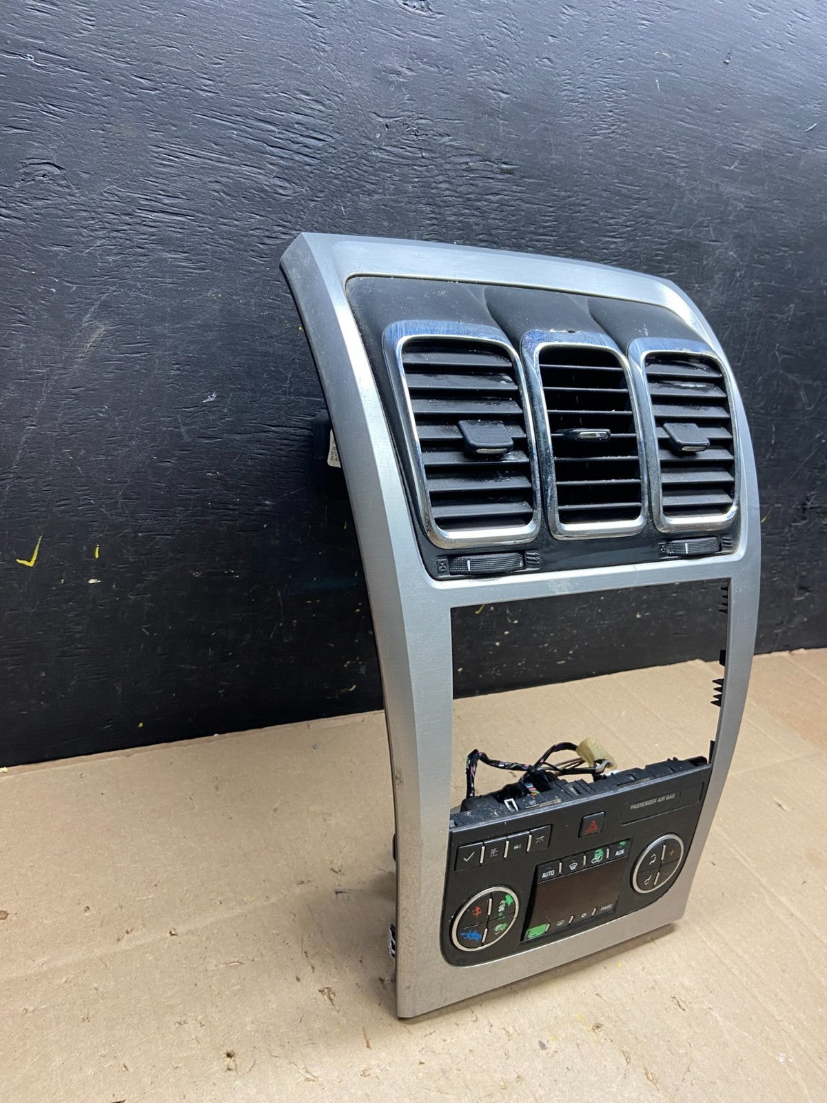 2007 - 2012 GMC Acadia A/C Heater Climate Control Radio Panel Bezel u4733 DG1