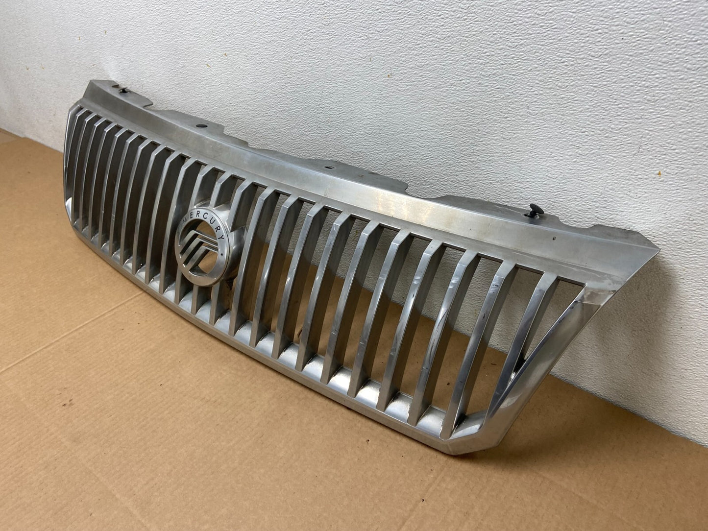 2002 to 2005 Mercury Mountaineer Front Upper Grill Grille Oem D5972 DG11