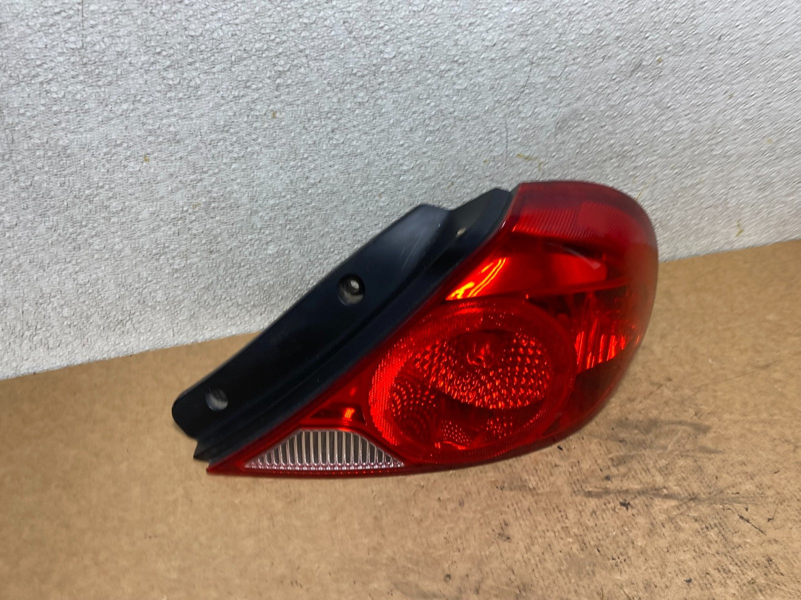 2002 to 2003 Kia Spectra Sedan Passenger Right Side Tail Light S6917 PS2