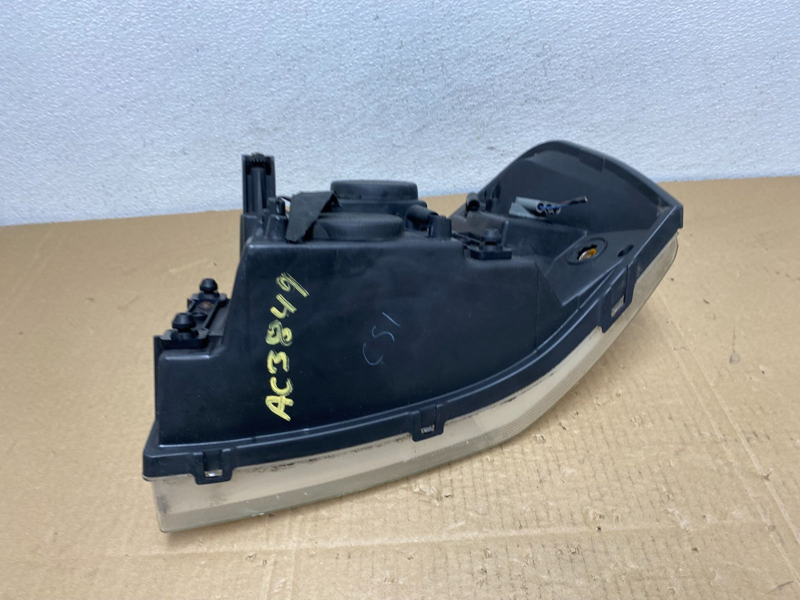 2002 to 2009 Gmc Envoy Right Passenger RH Side Headlight Halogen AC3849 DW8