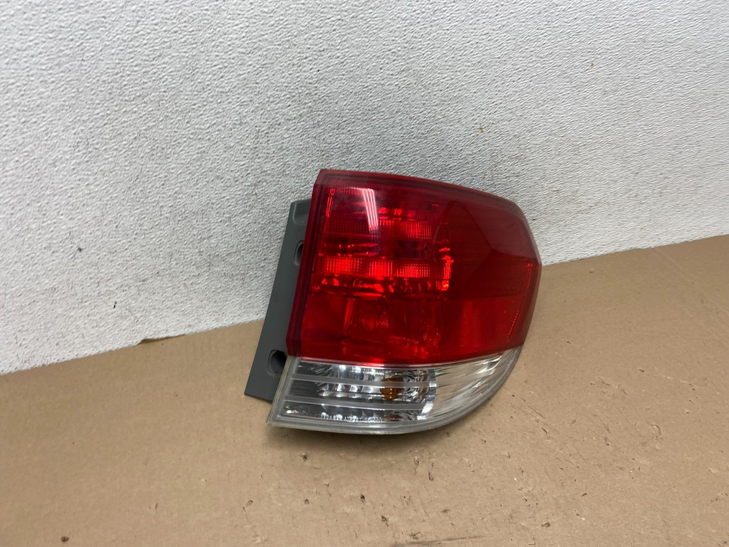 2008 2009 2010 Honda Odyssey Right Passenger Side Tail Light AG41042