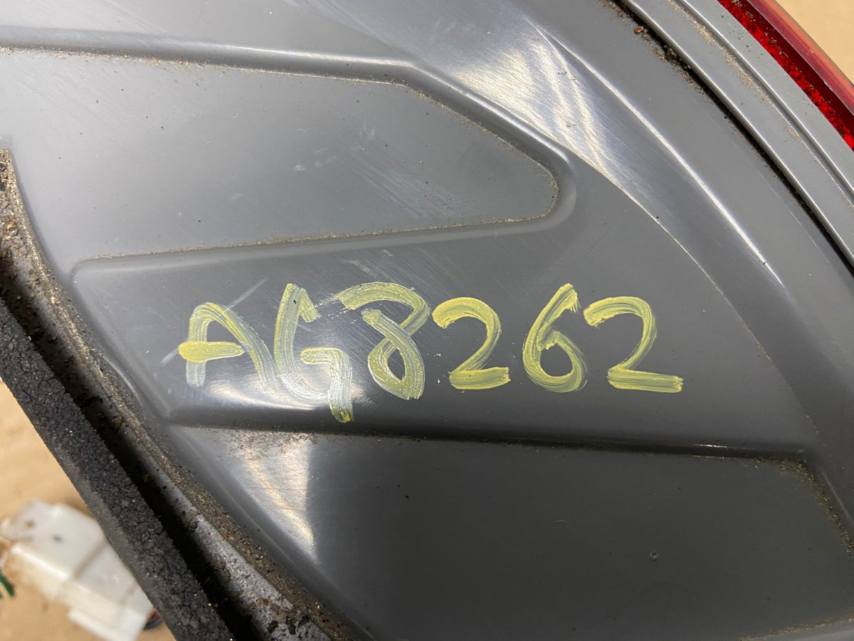 2009 to 2010 Hyundai Sonata Right Passenger Side Tail Light AG8262 LK5