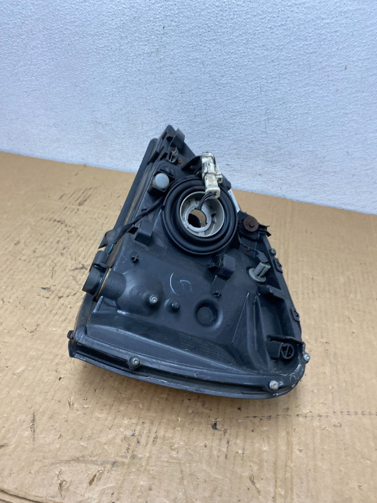 2004 - 2007 Ford Freestar Right Passenger RH Side Headlight Halogen AC7794 DW6