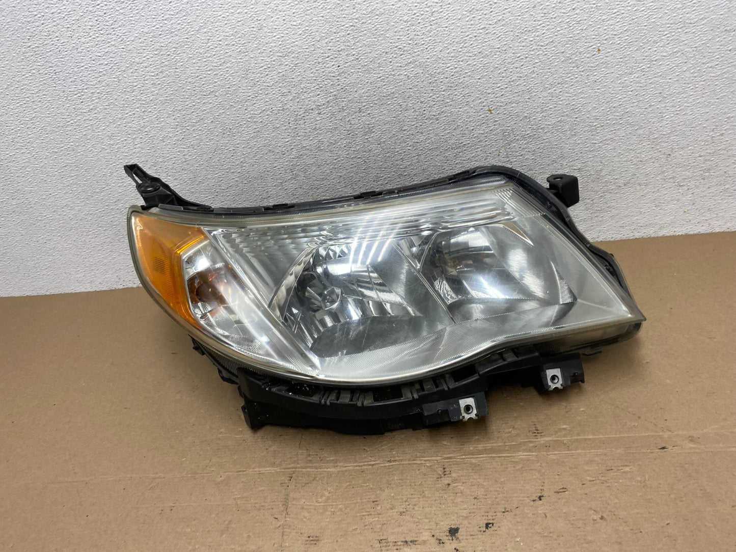 2009 - 2013 Subaru Forester Right Passenger Side Halogen Headlight AF4577 DW0