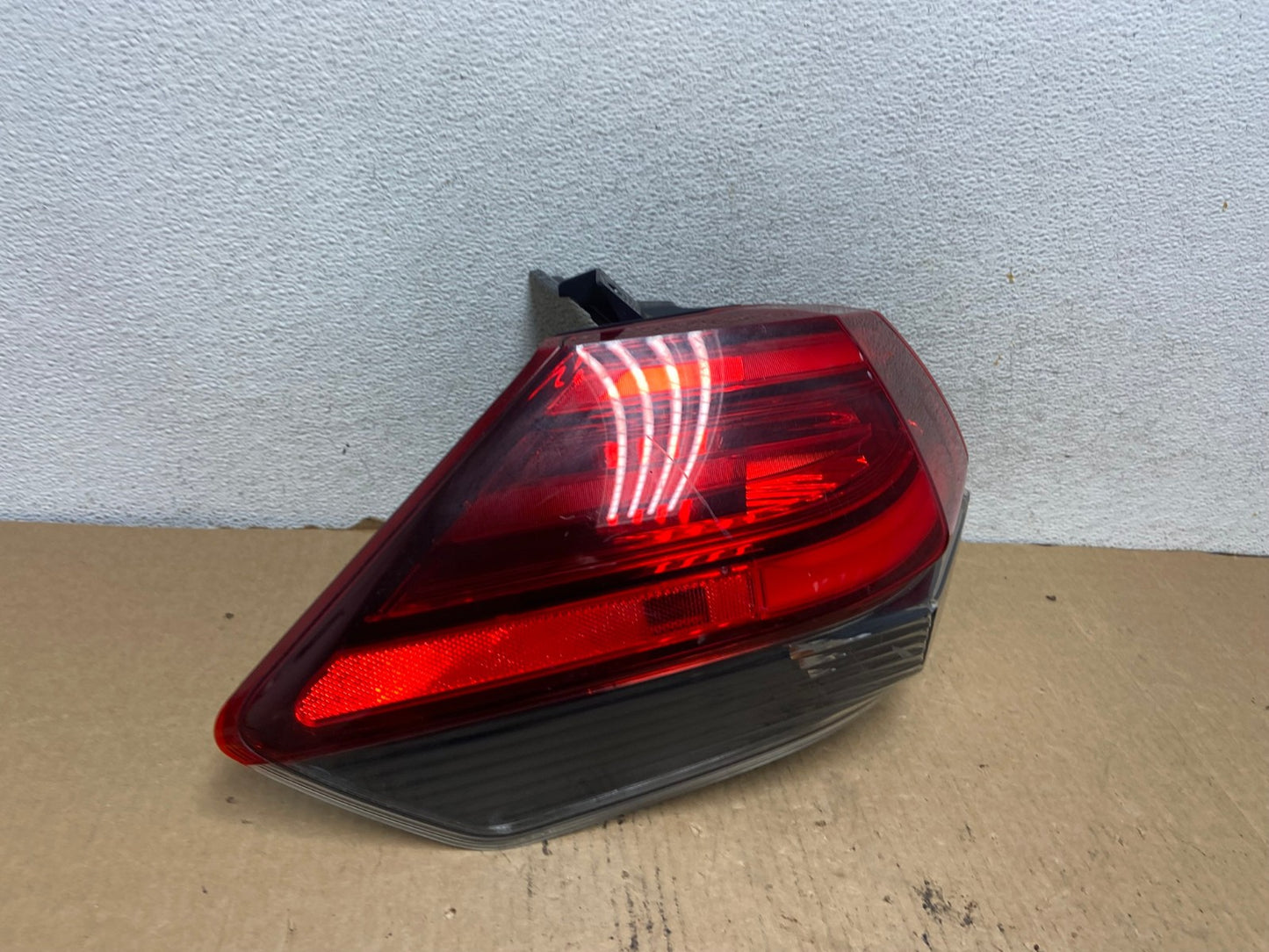 2017 - 2020 Nissan Rogue Outer Left Driver LH Side Tail Light AG2126 LK2