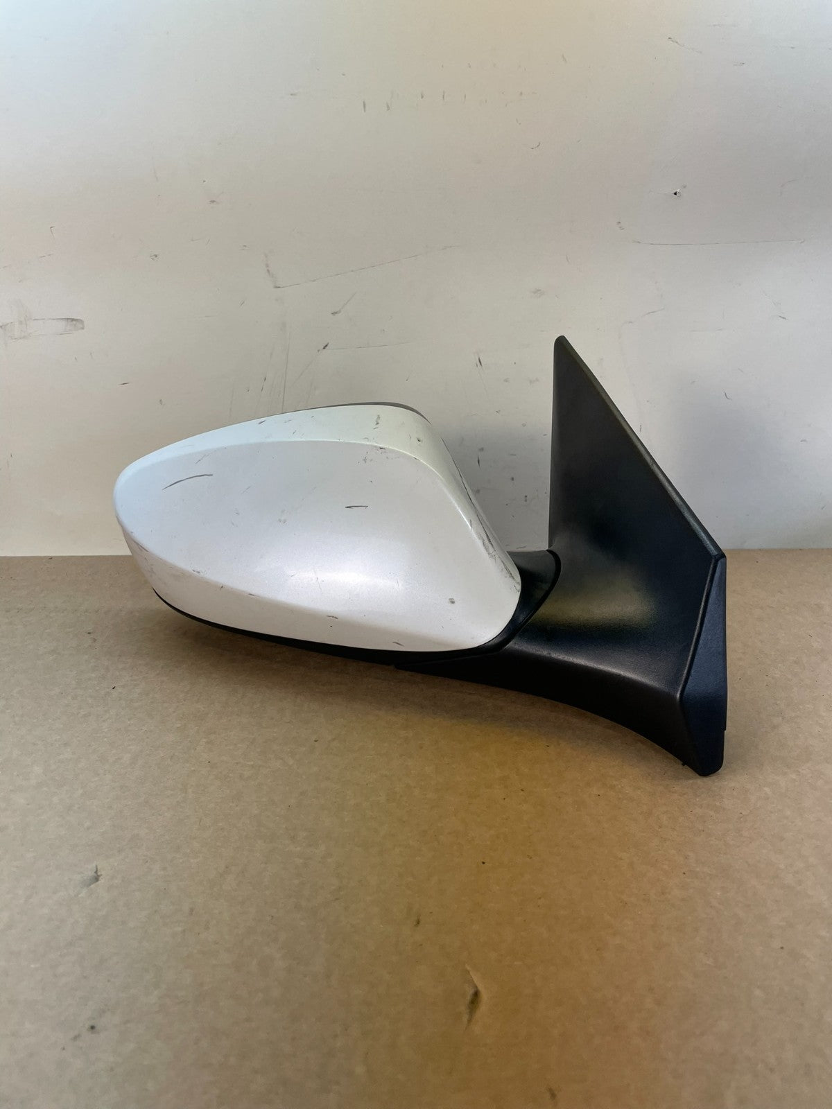 2013 to 2016 Hyundai Elantra Right Passenger RH View Door Mirror AG2823 DW0