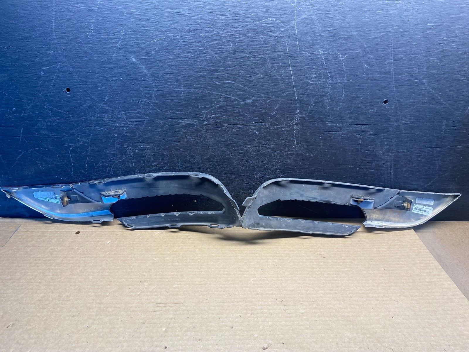 2013 to 2017 Buick Enclave Front Left+Right Set Side Fog Lamp Bezel AF4120 DG1